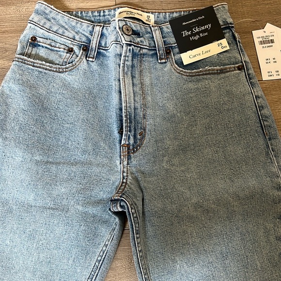 NWT Abercrombie Curve Love The Skinny Jeans - Picture 4 of 9